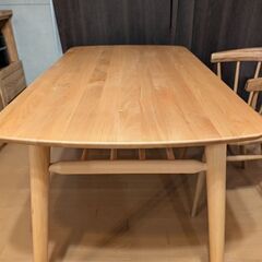 ダイニングテーブルの画像