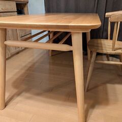 ダイニングテーブルの画像