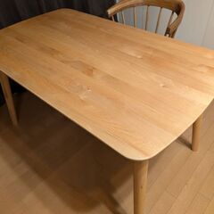 ダイニングテーブルの画像