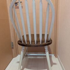 椅子　二脚の画像