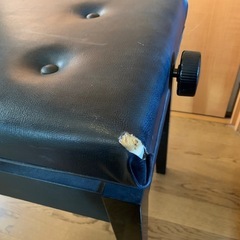 ピアノの椅子 高さを変えることができます。の画像