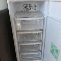 冷凍庫冷蔵庫です。ジャンク品、折り合いつかないため出します。の画像