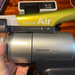 美品❗️SHARP ハンディ掃除機の画像