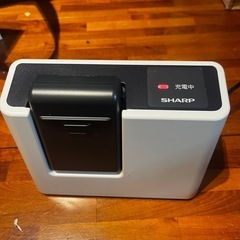 美品❗️SHARP ハンディ掃除機の画像