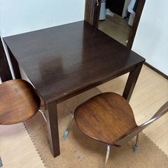 1/20まで ダイニングテーブルとチェアの画像