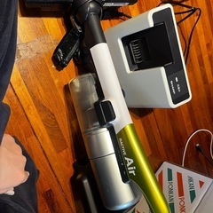 美品❗️SHARP ハンディ掃除機の画像