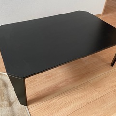 折りたたみ式テーブルの画像