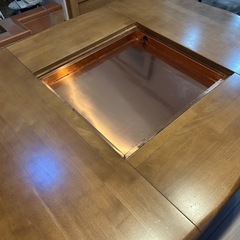 カリモクの
ダイニングテーブルの画像