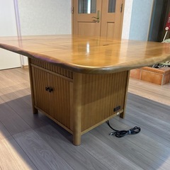 カリモクの
ダイニングテーブルの画像