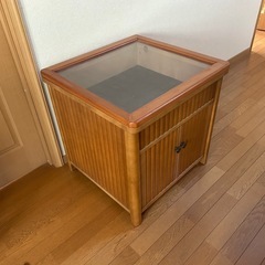 カリモクの
ダイニングテーブルの画像