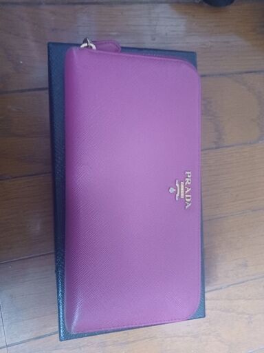 「決まりました」プラダ 長財布