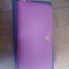 「決まりました」プラダ 長財布の画像