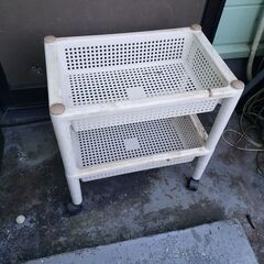 キャスター棚？？　無料　屋外使用