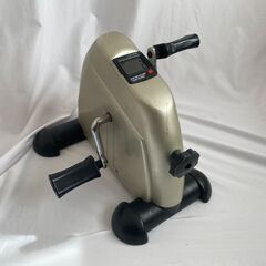 家の中で自転車こぎトレーニング器具