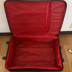 ハート柄スーツケースの画像