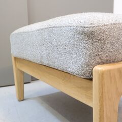 unico(ウニコ)のVISKA(ヴィスカ) オットマン/ナチュラルです。オーク無垢材フレームに優しい色合いのファブリックを合わせたスツール。北欧スタイルやカフェテイストなどにオススメです♪の画像