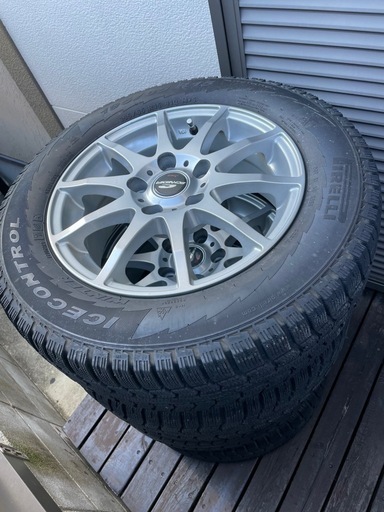 スタッドレスタイヤ　195/65 15