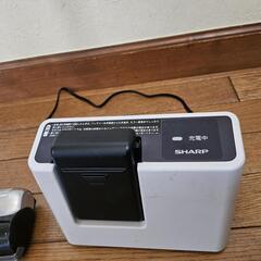 SHARP 掃除機 コードレスクリーナー バッテリー2個付 2020年製 軽量 シャープ


の画像
