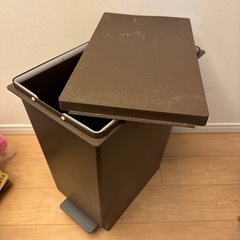 本日取りに来れる方限定！大きめのゴミ箱