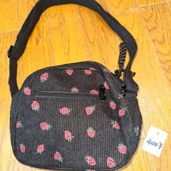 未使用新品 - イチゴプリントスクエアバッグの画像