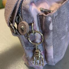 【値下げ】新品同様　ショルダーバック　キプリング　パープル系の画像