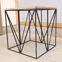 THEODORE ALEXANDER(セオドア アレキサンダー)のサイドテーブルです