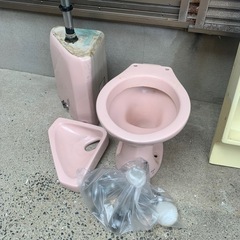 洋式トイレ🚽取外し品　カラーピンク　コーナータンク式
