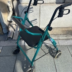 最終値下げ‼️なんと‼️¥500‼️折りたたみができる❣️【四輪...