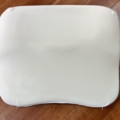 【ニトリ)肩・首・背中も支える枕【お取引中】の画像