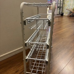 【お取引中です】ディノス購入　キッチン下収納　ストック棚の画像