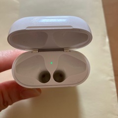 ジャンク品　AirPods 箱付き　右側しか聞こえない　の画像
