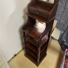  無料でお譲りします。アンティーク風　鏡付きスリッパ収納の画像