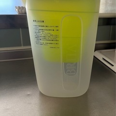 【新品】ブリタ　浄水器　1.0L カートリッジ付の画像