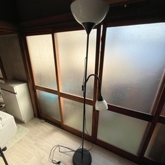 【無料】IKEA　TÅGARP トーガルプ フロアアップライト/読書ランプ, ブラック/ホワイトの画像