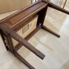 【マルニ】地中海シリーズ　サイドテーブル　引き出し付 人気のmaruni(マルニ）地中海シリーズのサイドテーブルです