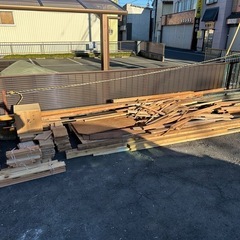 「木材自由にお取りください！」