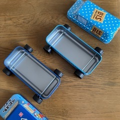 お菓子の空き缶の画像