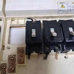 分電盤四回路二個セットの画像