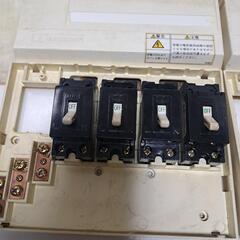 分電盤四回路二個セットの画像