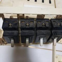 分電盤四回路二個セットの画像
