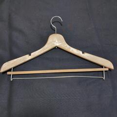 木製ハンガー6本の画像