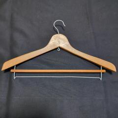 木製ハンガー6本の画像