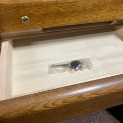 棚　天板上下可動式　鍵付き　キャスター付きの画像