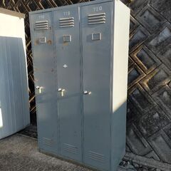 3連スチールロッカー
