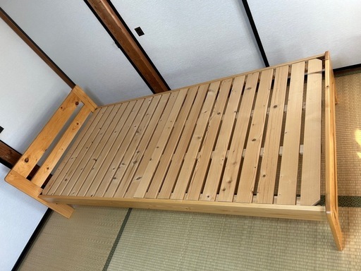 木製　シングルベッド