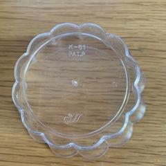 プラスチック製　花型容器37個の画像