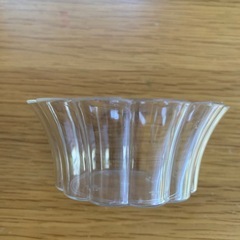 プラスチック製　花型容器37個の画像