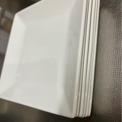 ニトリ グラス、丸皿、角皿の画像