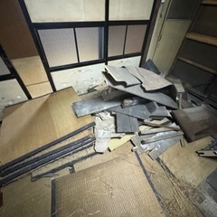 畳、建具等、その他ゴミ　2万円お渡しするので引き取ってください(...