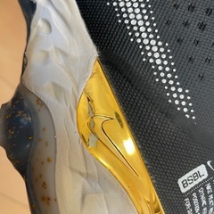 Nike Reactスパイク、ブラック/ゴールド